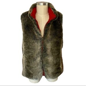 Susquehanna Trail Outfitters Reversible Fur Red Vest Zip Up Medium Large